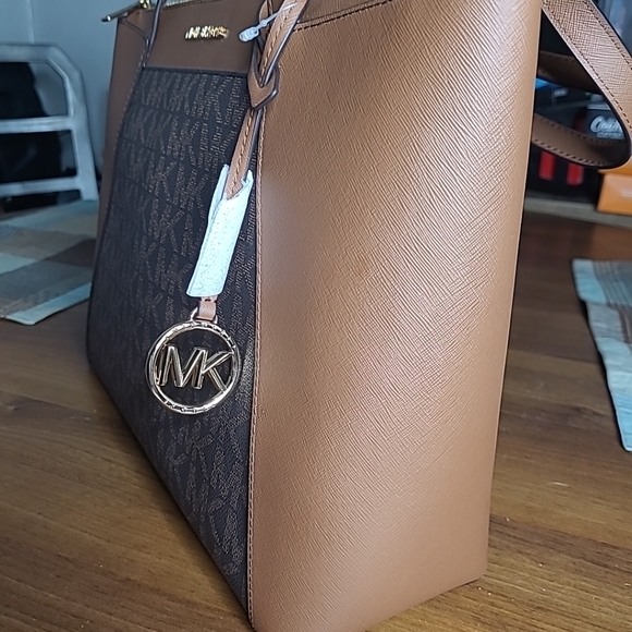 NEW Michael Kors Maddie 38H3GN2T2B MD EW Top Zip Tote BROWN/LUGGAGE $298 - Picture 3 of 15